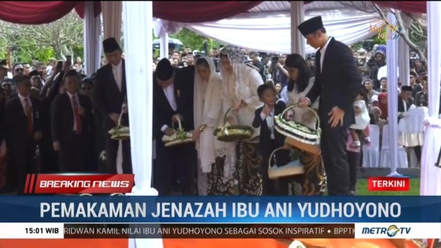 Prosesi Pemakaman Jenazah Ani Yudhoyono di TMP Kalibata