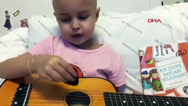 Öykü Arin doktorlarına şarkı söyledi