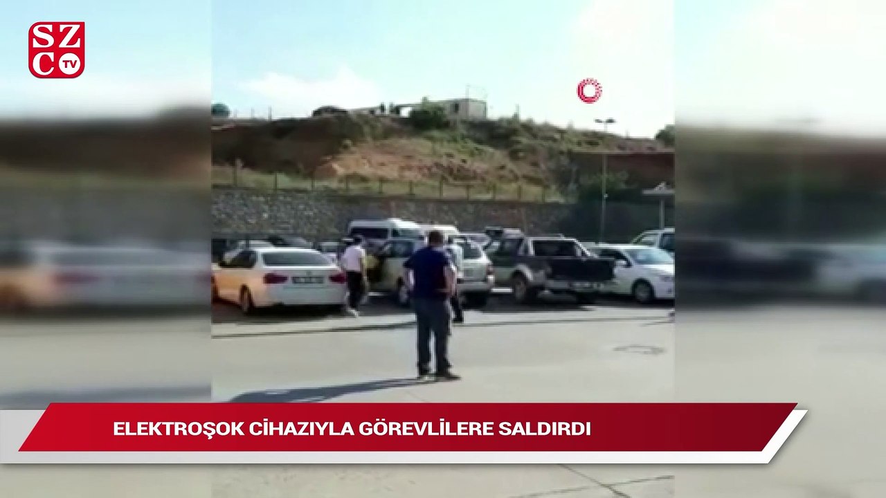 Araç muayene istasyonunda elektroşok cihazıyla görevlilere saldıran şahıs kamerada