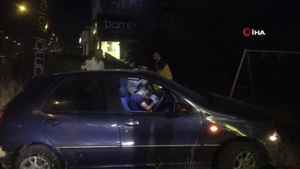 Şerit değiştirmek isterken, önce korkuluklara sonra duvara çarptı