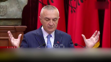 Нема решение за кризата во Албанија