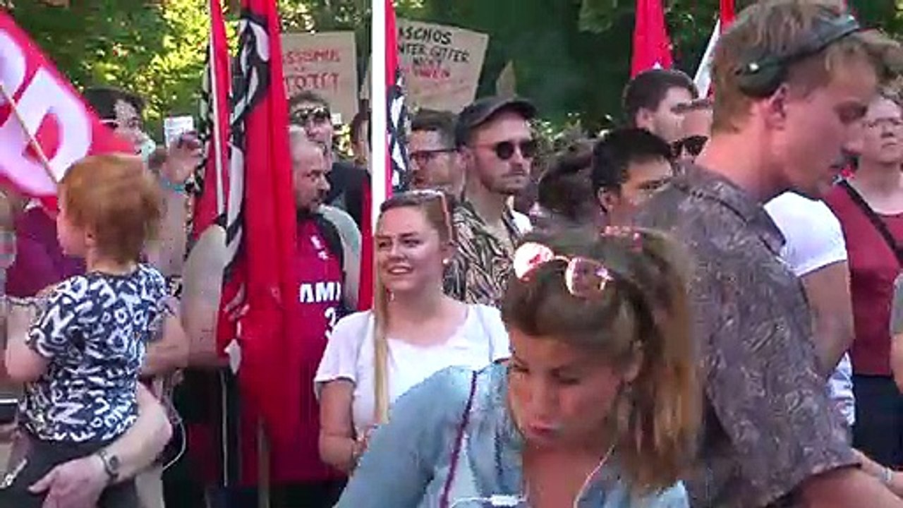 Demo für Kapitänin Rackete vor Italiens Konsulat in München