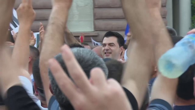 Се вжештува состојбата во Албанија