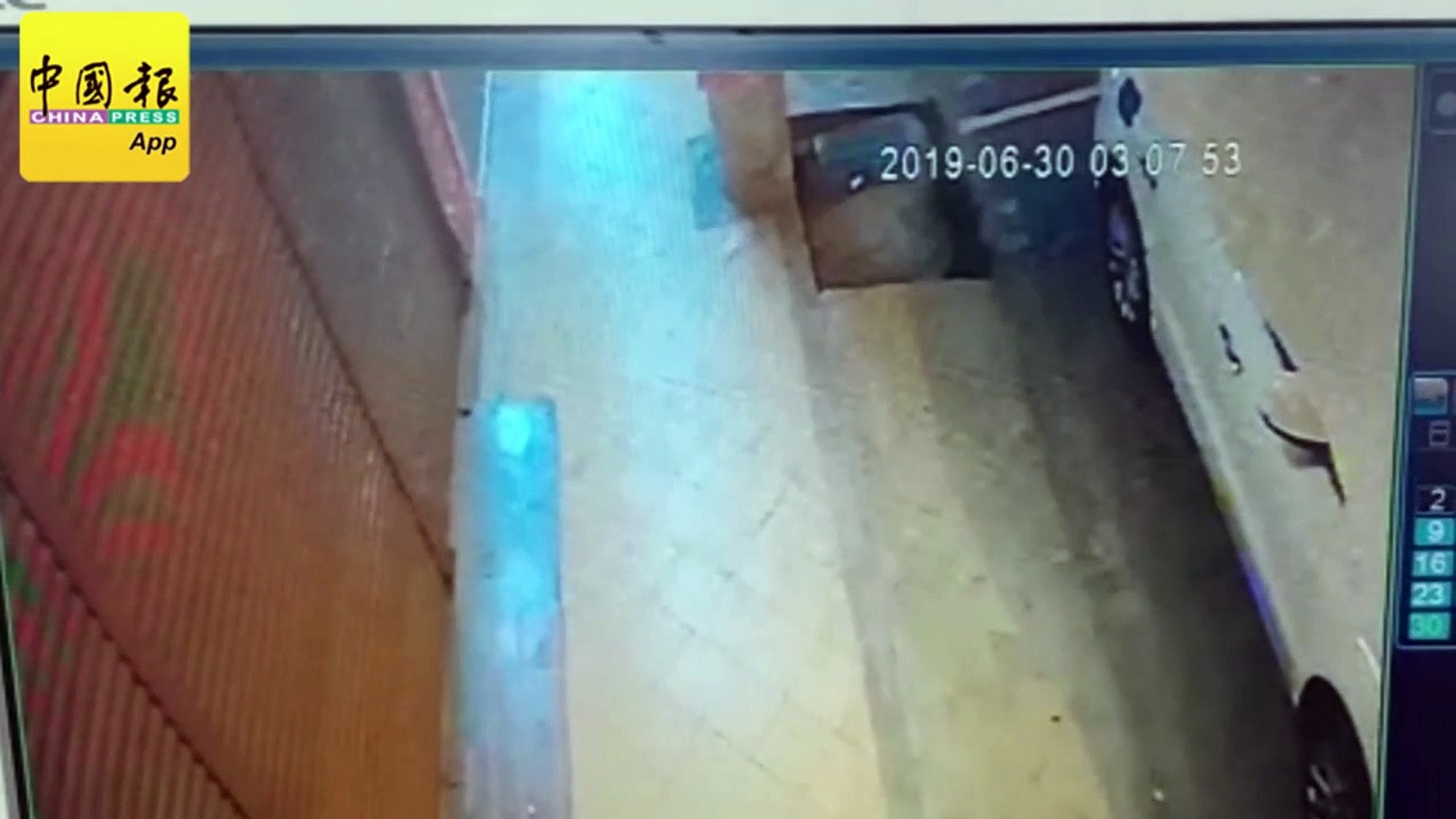 ⁣千禧商业区又现贼踪  商家小心呀