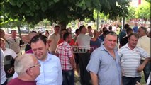 Militantët e opozitës grumbullohen për t'i bllokuar takimin elektoral të Ramës në Elbasan