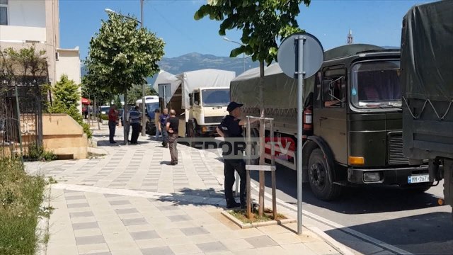 Report TV - Vijon shpërndarja e materialeve zgjedhore në rrethe