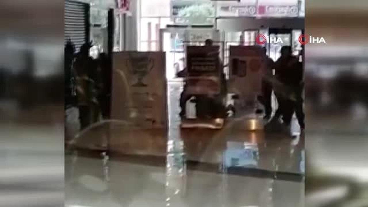 Maltepe'de alışveriş merkezinde dehşet anları böyle görüntülendi