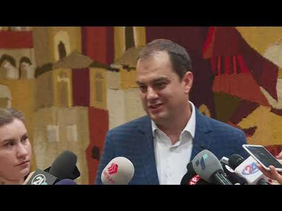 Се најавуваат нови средби за изнаоѓање решение...