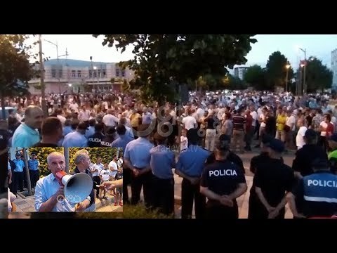 Nga nesër flasin qytetarët , protesta para KZAZ në Kukës, në Dibër policia përdor gaz lotsjellës