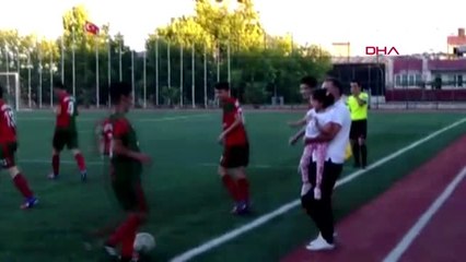 SPOR Attıkları gollerle engelli Kübra'ya büyük sevinç yaşattılar