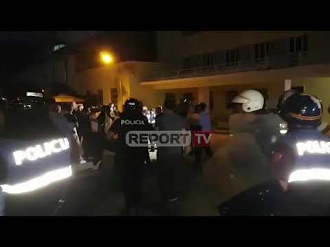 PD tenton të futet në KZAZ në e Dibrës, qëllon efektivët, policia gaz lotsjellës