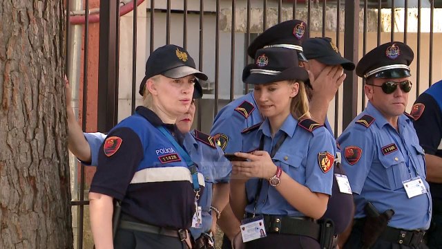 Ushtria në vend të policisë - Top Channel Albania - News - Lajme