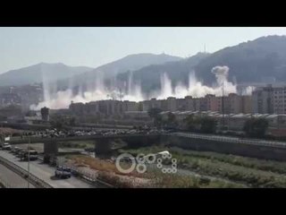 RTV Ora - Përfundon "epoka Morandi", hidhet në erë me tritol ura që vrau 43 persona