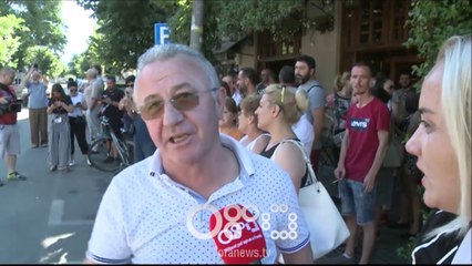 RTV Ora - Protesta ndryshe në Tiranë: Me klarinetë e fizarmonikë