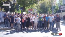 Report TV - Militantët e PD marshojnë paqësisht para disa qendrave të votimit në kryeqytet