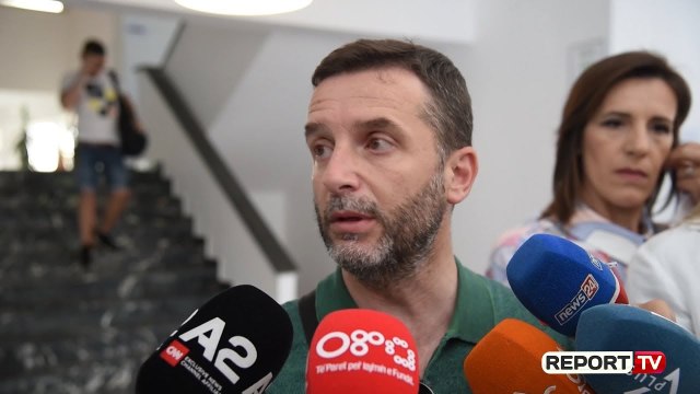 Report TV - Braçe hedh votën i pari nga qeveria, ka dhe një mesazh për shqiptarët