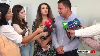 Télécharger la video: Report TV - Krali pas votimit Do jem kryebashkiaku i Kavajës për të majtë dhe të djathtë