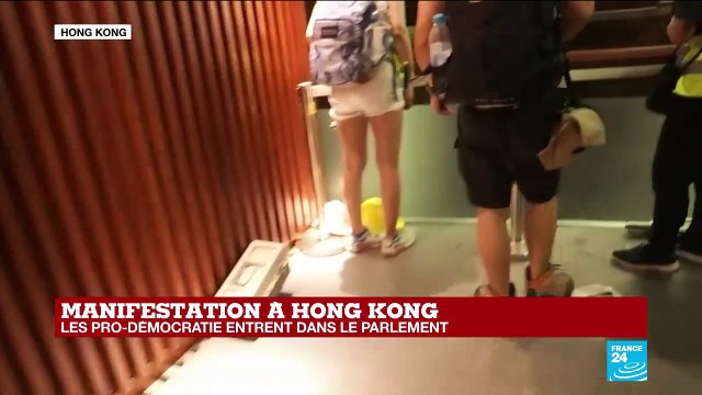 Jour historique à Hong Kong, où des centaines de manifestants entrent dans le parlement