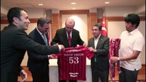 Cumhurbaşkanı Erdoğan'a, Alpay Özalan'ın eski takımının forması hediye edildi - TOKYO