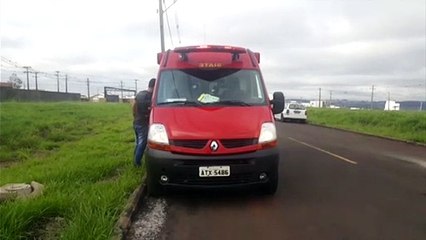 Homem fere rosto ao cair em obra