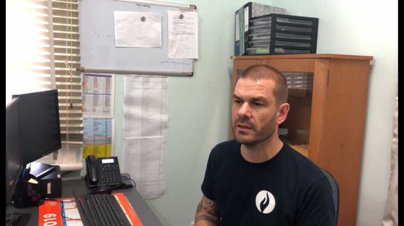 Philippe Pierrard enquête pour retrouver Theo Hayez à Byron Bay en Australie