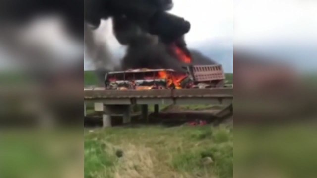 中 백두산行 관광버스 화재...6명 사망· 38명 부상 / YTN