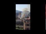 Bie zjarr në një banesë në Kalanë e Elbasanit, dy zjarrfikëse në luftë me flakët
