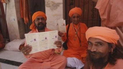 Casi 5.000 hindués peregrinan hacia Amarnath en la conflictiva Cachemira