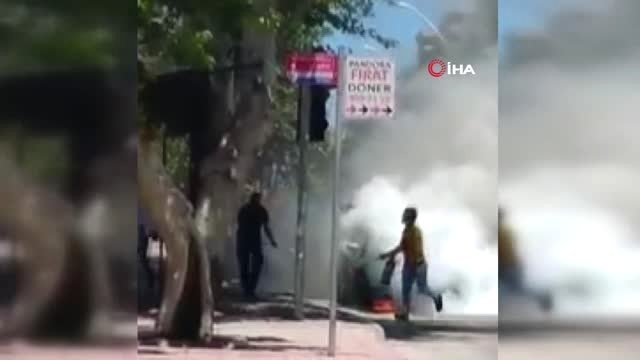 Seyir halindeki otomobil alev alev böyle yandı