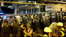 Manifestantes irrumpen en el Parlamento durante protesta en Hong Kong