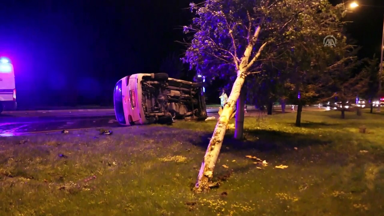 Orta refüje çıkarak takla atan araçta 4 kişi yaralandı - ERZURUM