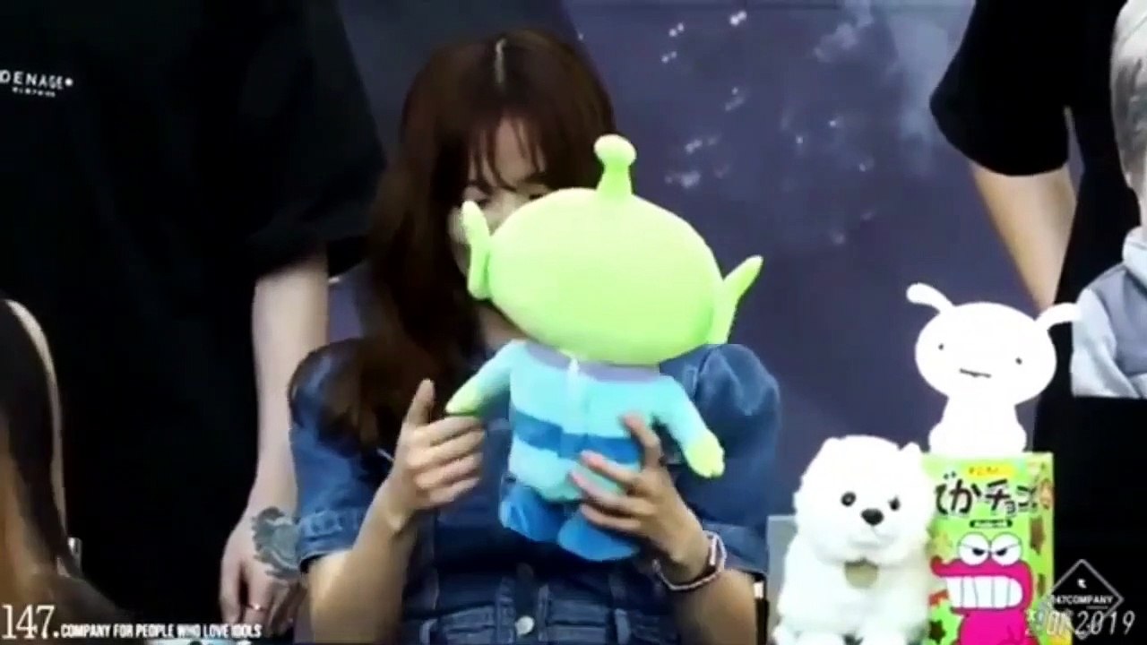 BLACKPINK MEMBERS  ARE GIRLS WHO IS TRAPPED IN ADULT BODY