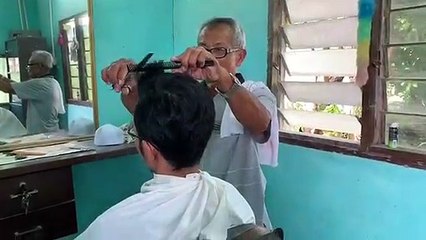 Kisah Pak Din tukang gunting rambut tertua di Perlis