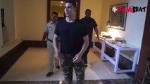 Akshay Kumar flies for London with Twinkle Khanna & daughter Nitara; Check Out | FilmiBeat