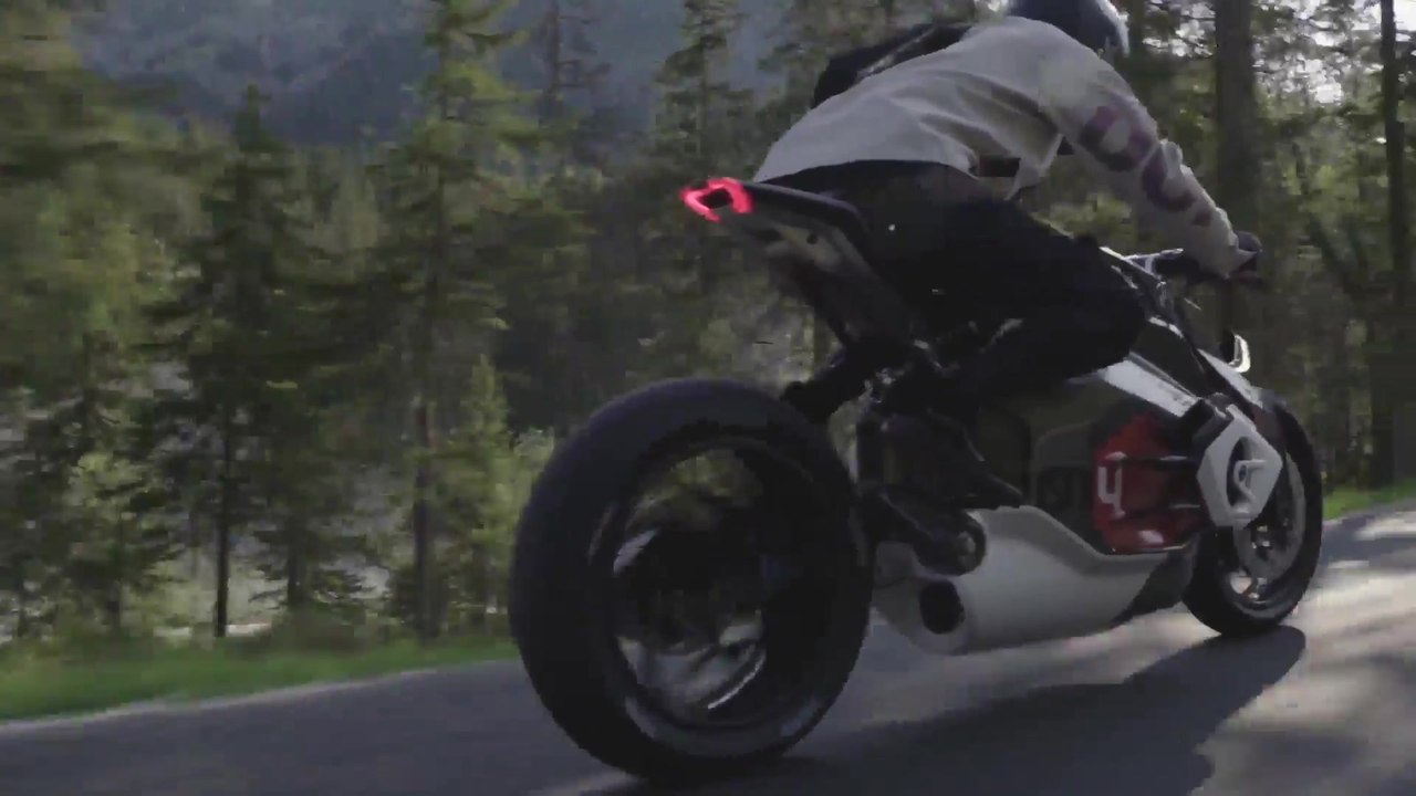 Der BMW Motorrad Vision DC Roadster Neuer Antrieb, bekanntes Erscheinungsbild