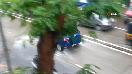 - Mumbai'de Yağış Nedeniyle Duvar Çöktü: 15 Ölü, 69 Yaralı
