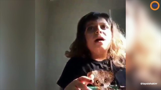 Elle décide de se couper la frange toute seule mais ça ne se passe pas comme prévu