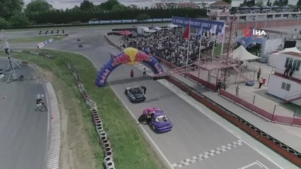 Driftçiler Red Bull Car Park Drift'te izleyenlere heyecan dolu anlar yaşattı