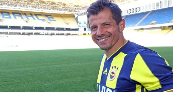 Emre Belözoğlu resmen Fenerbahçe'de! Formayı giydi