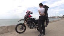 Genç motosikletli 