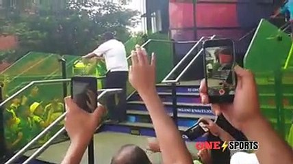 Pak Fans Celebration during Pak Team Leaving ground #PAKvsAFG #CWC19