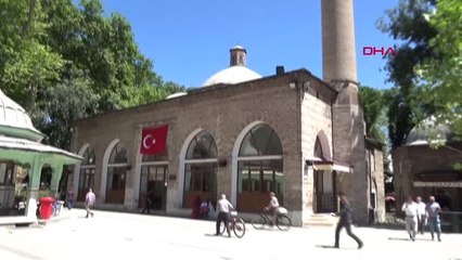 BURSA 600 yıllık külliyedeki mezar taşlarını kırmışlar