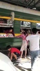 Départ d'un train immobile sur un tournage