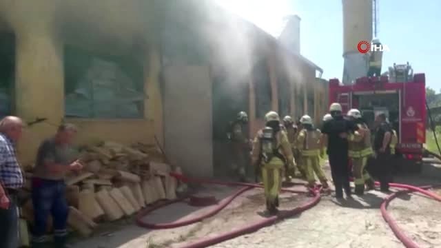 Kartal'da talaş üretimi yapan atölyede yangın çıktı
