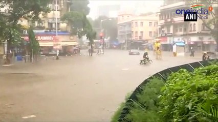 Mumbai Rain: भारी बारिश में डूबा Sakinaka Police Station | Viral Video | वनइंडिया हिंदी