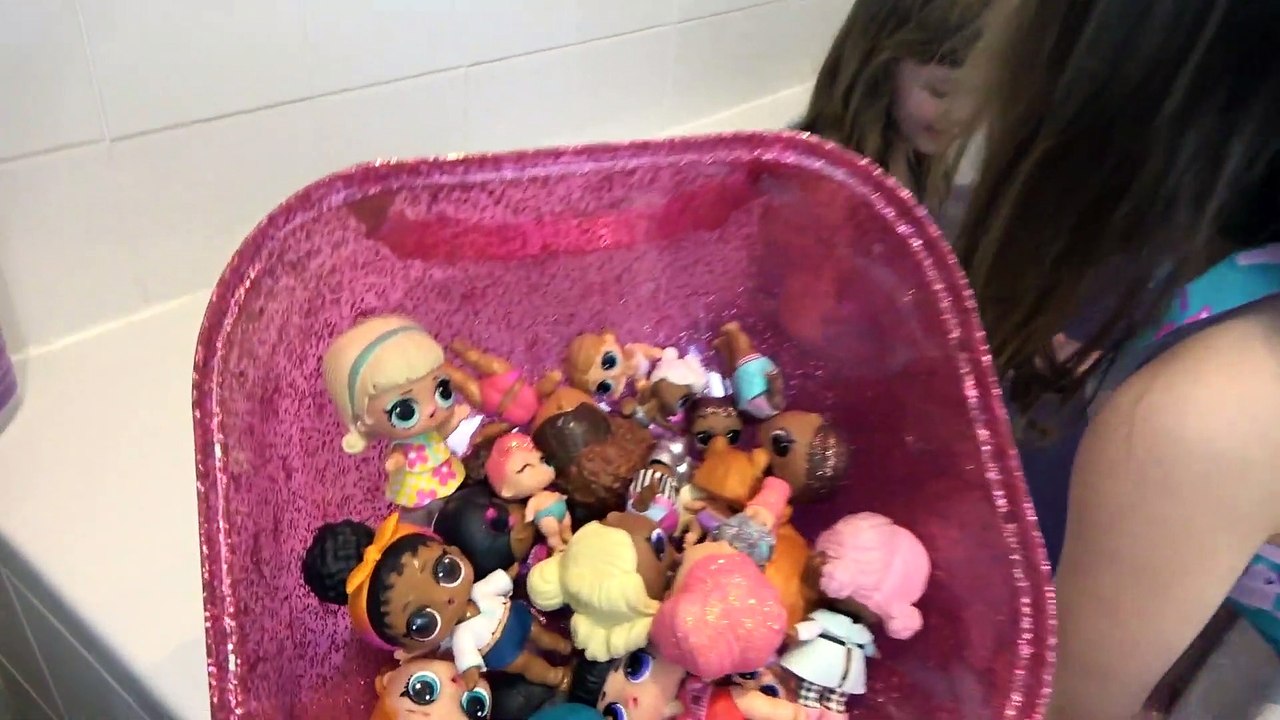 Sophia, Isabella e Alice Brincando na Banheira com Gelli Baff e LOL Surpresa