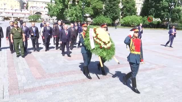 - TBMM Başkanı Şentop, Rusya'da Meçhul Asker Anıtı'nı Ziyaret Etti