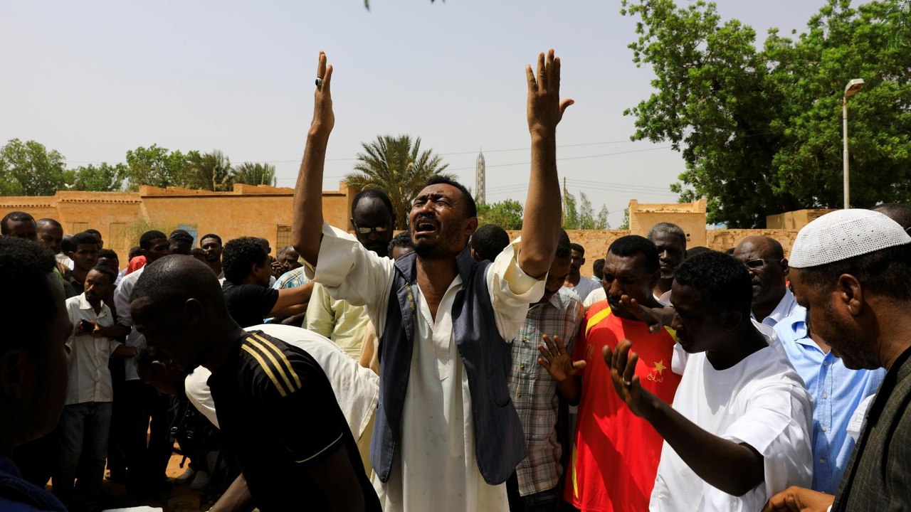 Sudan unrest: Funerals held for protesters
