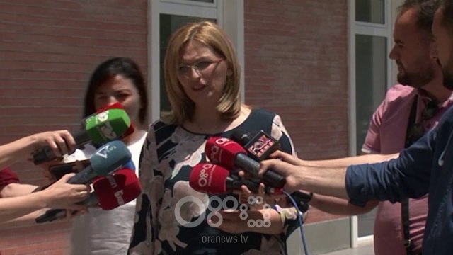 RTV Ora - A do ta dorëzojë Voltana Ademi postin e kryebashkiakes? Ja si përgjigjet