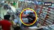 Three armed men rob chemist shop at gunpoint in Okhla, Viral video | Oneindia News